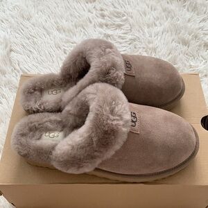 Brand new Authentic ugg genuine shearling slipper in caribou